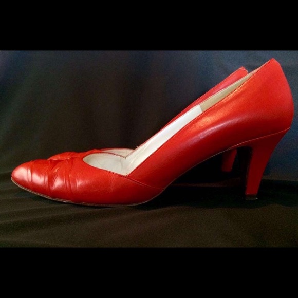 Evan Picone Shoes - 🎄 Evan Picone VINTAGE leather heels