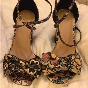 Bow square heel sandal