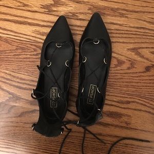 Black top shop flats