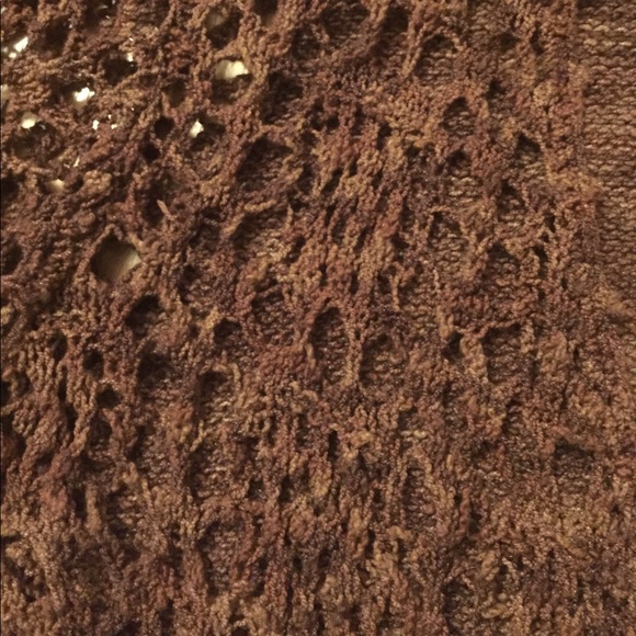 Open Weave lightweight V-neck Top - Picture 2 of 3