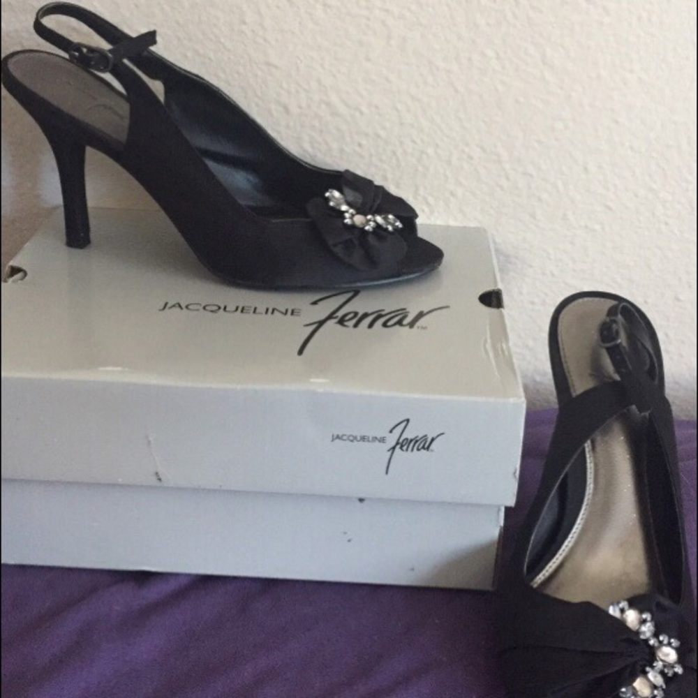 Black heels size W8