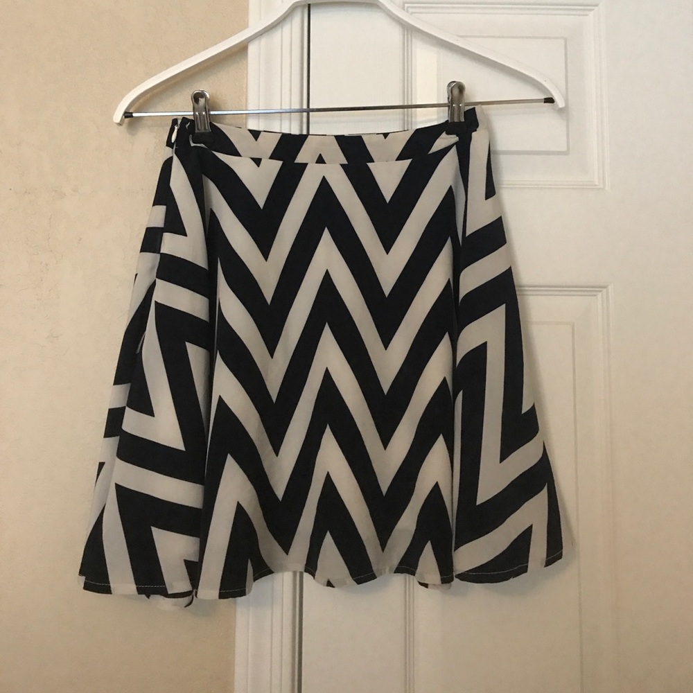 Buttons Chevron style mini skirt