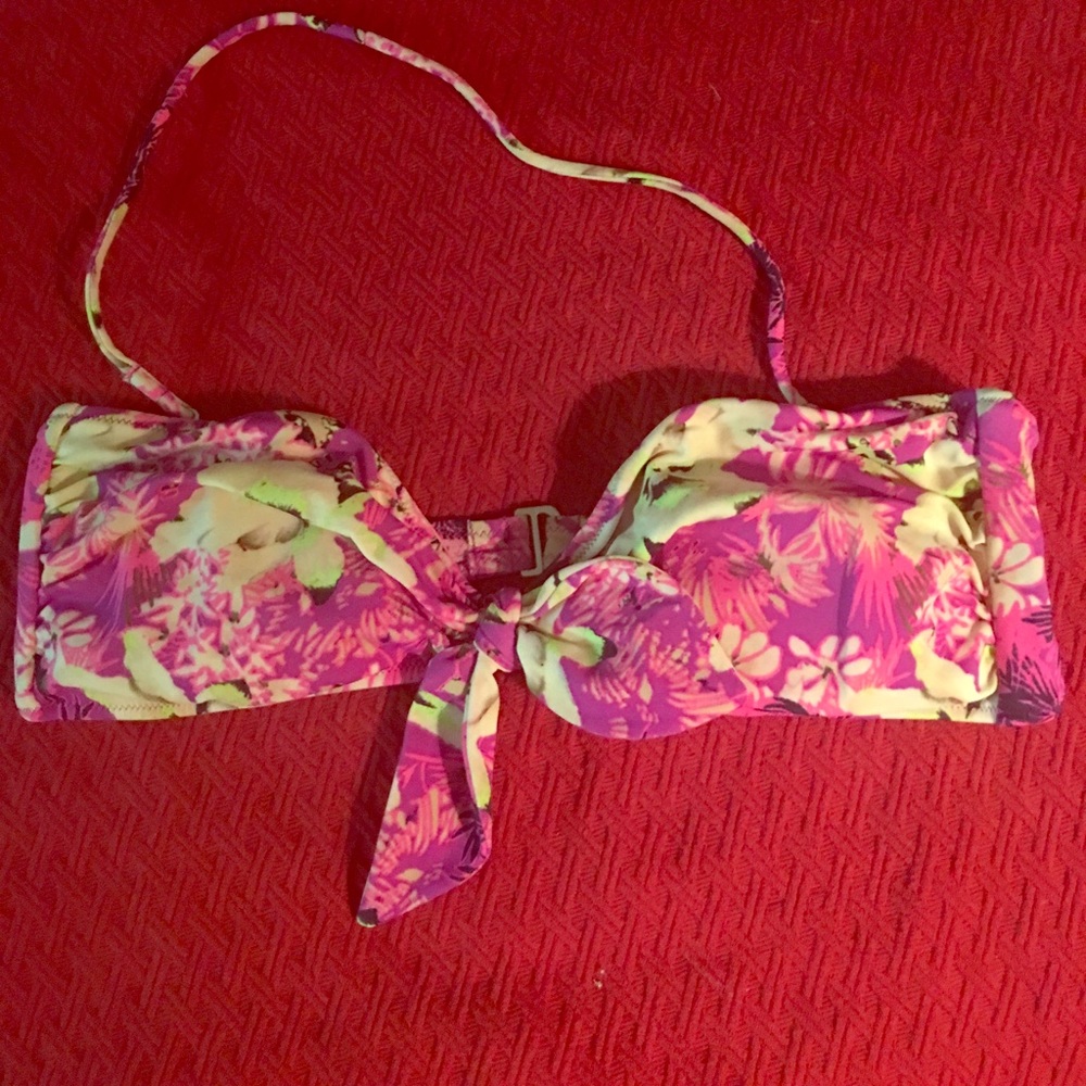 Victoria's Secret Bikini Top - Removable Strap 👙