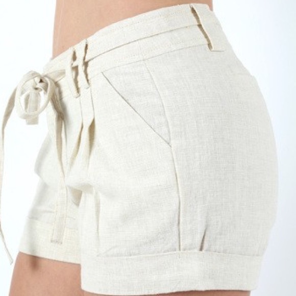 🎉CLEARANCE🎉 Cream Cuff Hem Linen Belted Shorts - Picture 2 of 4