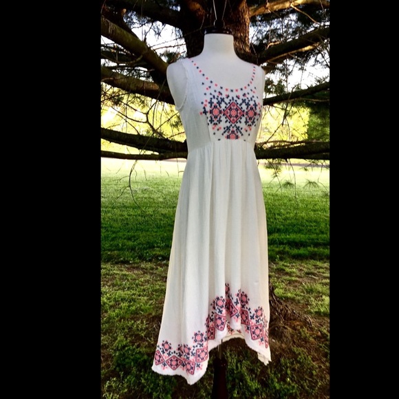 Anthropologie Dresses & Skirts - Anthropologie white Embroidered Hi Lo Dress 4/p