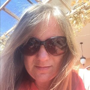 Meet your Posher, Carrie