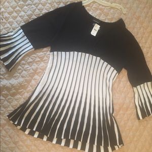 Black & white Sweater dress/tunic w/flared bottom