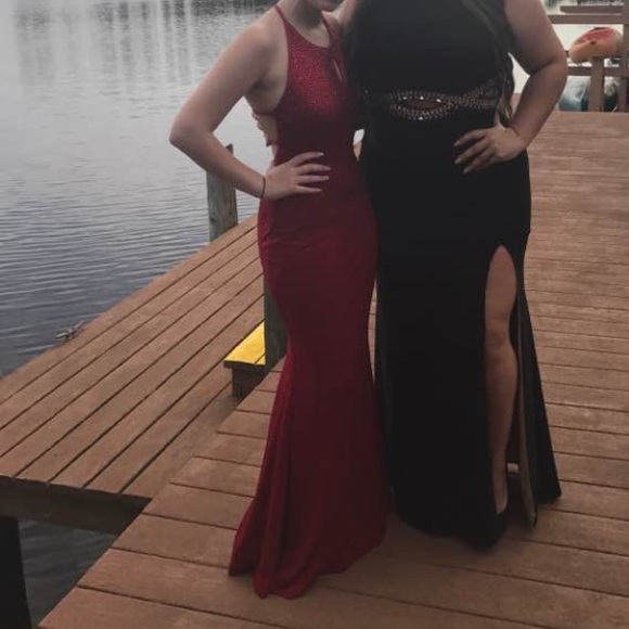 Red prom dress - Picture 2 of 4