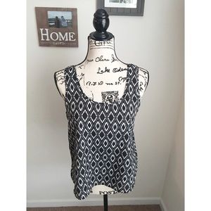 🔴 5 for $25 🔴 Black/White Patterned Tank Top