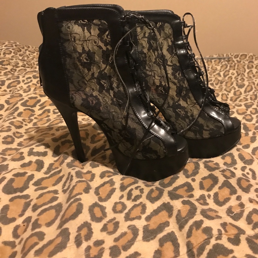 Pleaser Bordello Teeze-30 black lace ankle boots
