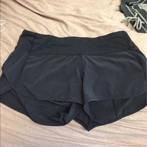 LULULEMON SIZE 4 RUNNING SHORT
