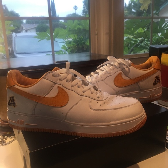 NIKE AIR FORCE ONE LA LAKERS COLLAB DEADSTOCK - Picture 1 of 4