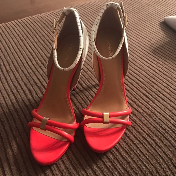 Auth Calvin Klein shoes sz 7 - Picture 2 of 2