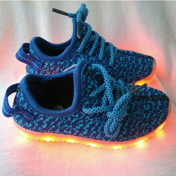 KIDS  TODDLERS SIZE 8 LED LIGHTING SHOES - Picture 3 of 4