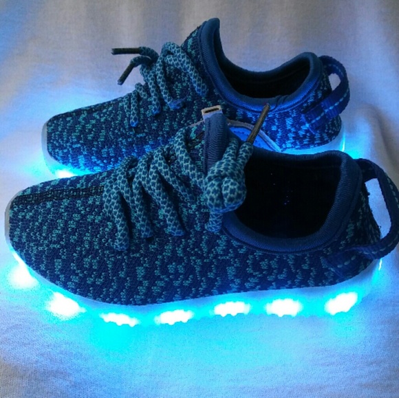 KIDS  TODDLERS SIZE 8 LED LIGHTING SHOES - Picture 4 of 4