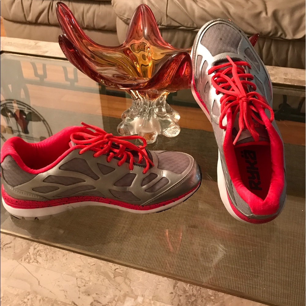 Very comfy Ryka sneakers 🌺🌺🌺