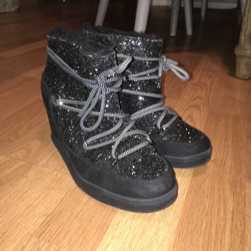 Juicy Couture Black Glitter faux fur booties 8.5