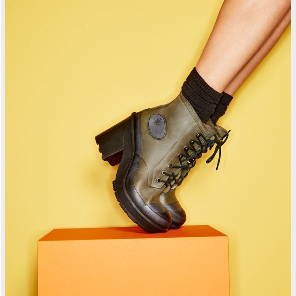 Hunter Bullseye Lace Up Block Heel Booties
