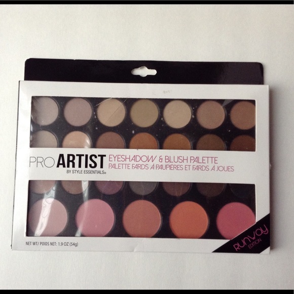 eyeshadow and blush palette