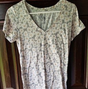 PacSun Daisy V-Neck Tee