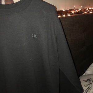 Black champion pull over