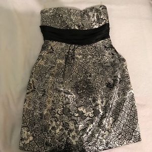 Strap less sweat heart neckline dress