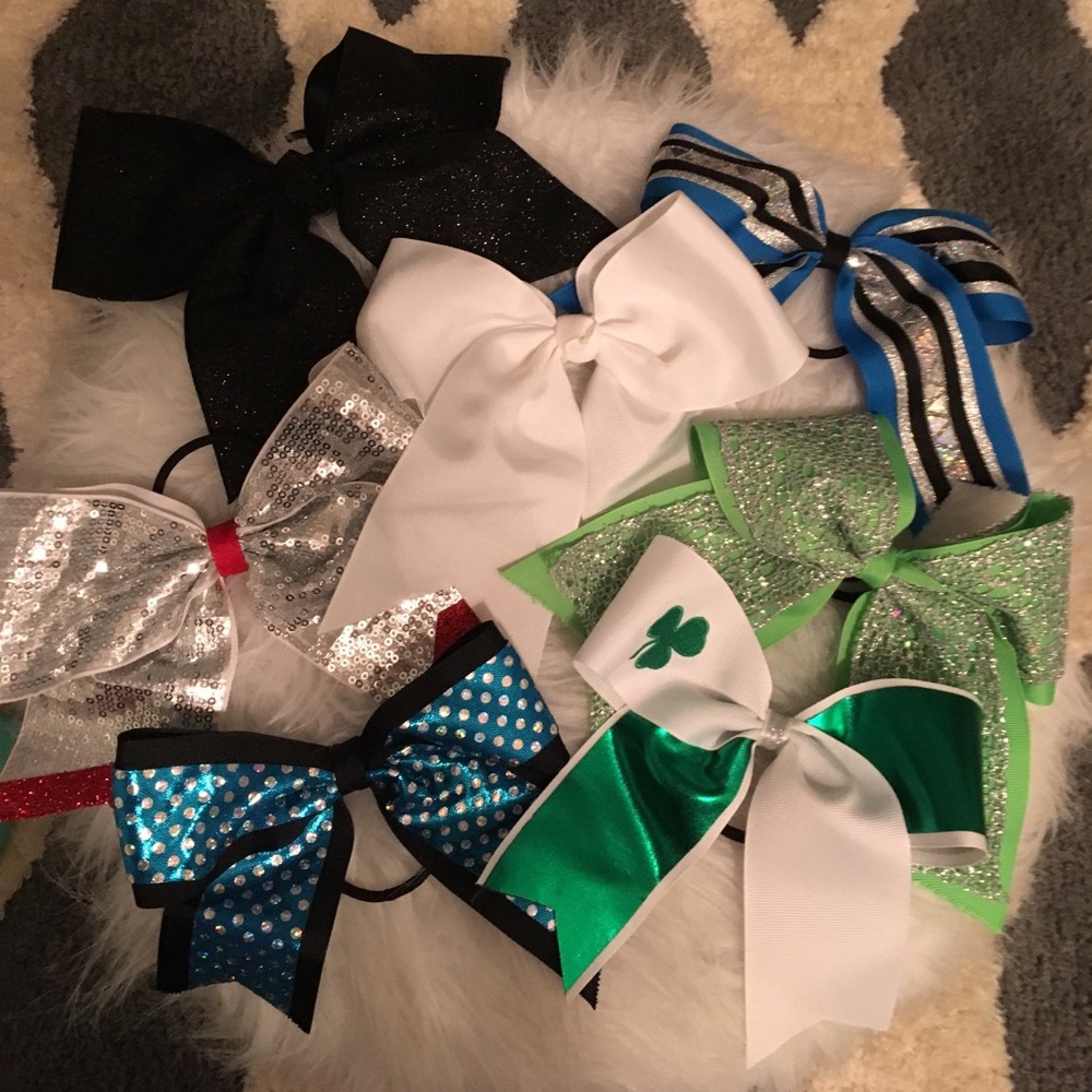 Hair bows (excluding blue polka dot bow)