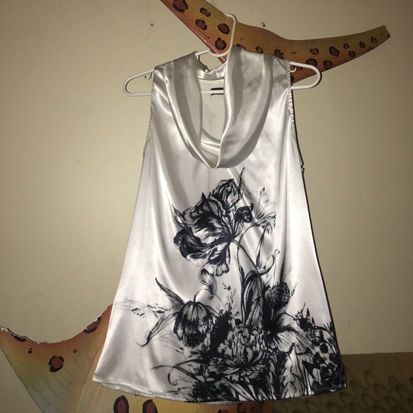 Gorgeous white cowl neck sleeves blouse - Picture 3 of 4