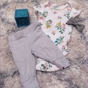 Carter's Newborn Set