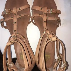 Used Crown Vintage gold and brown gladiators