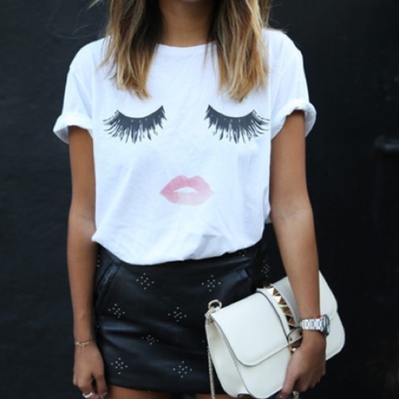 🆕Adorable graphic tee - Picture 2 of 4