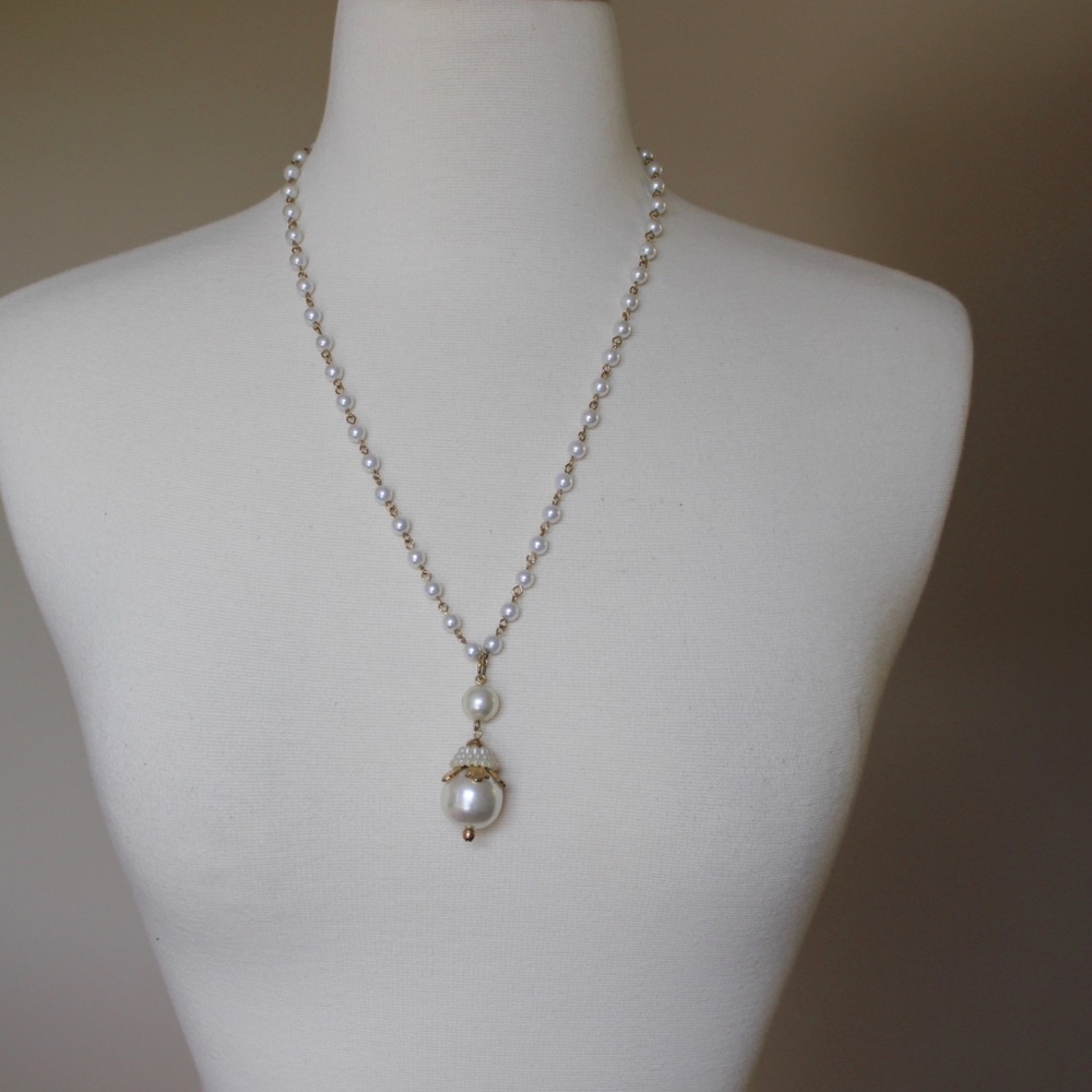 Vintage 1960s Faux Pearl Pendant Necklace