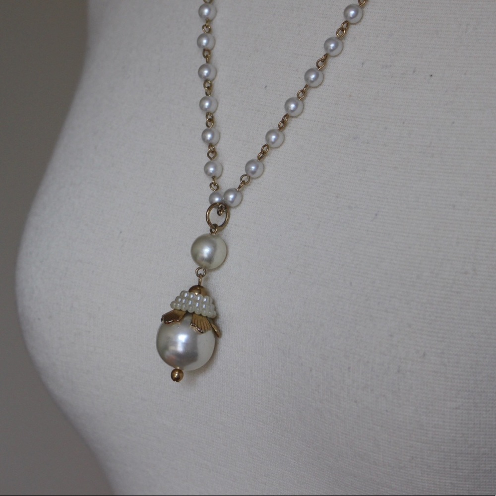 Vintage 1960s Faux Pearl Pendant Necklace - Picture 4 of 5