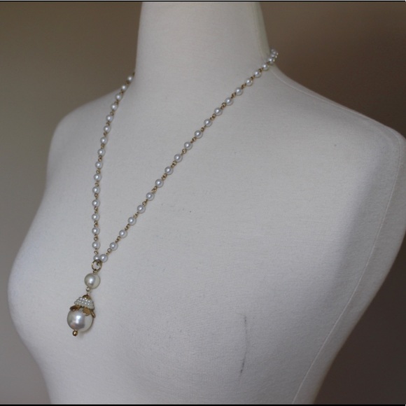Vintage 1960s Faux Pearl Pendant Necklace - Picture 3 of 5