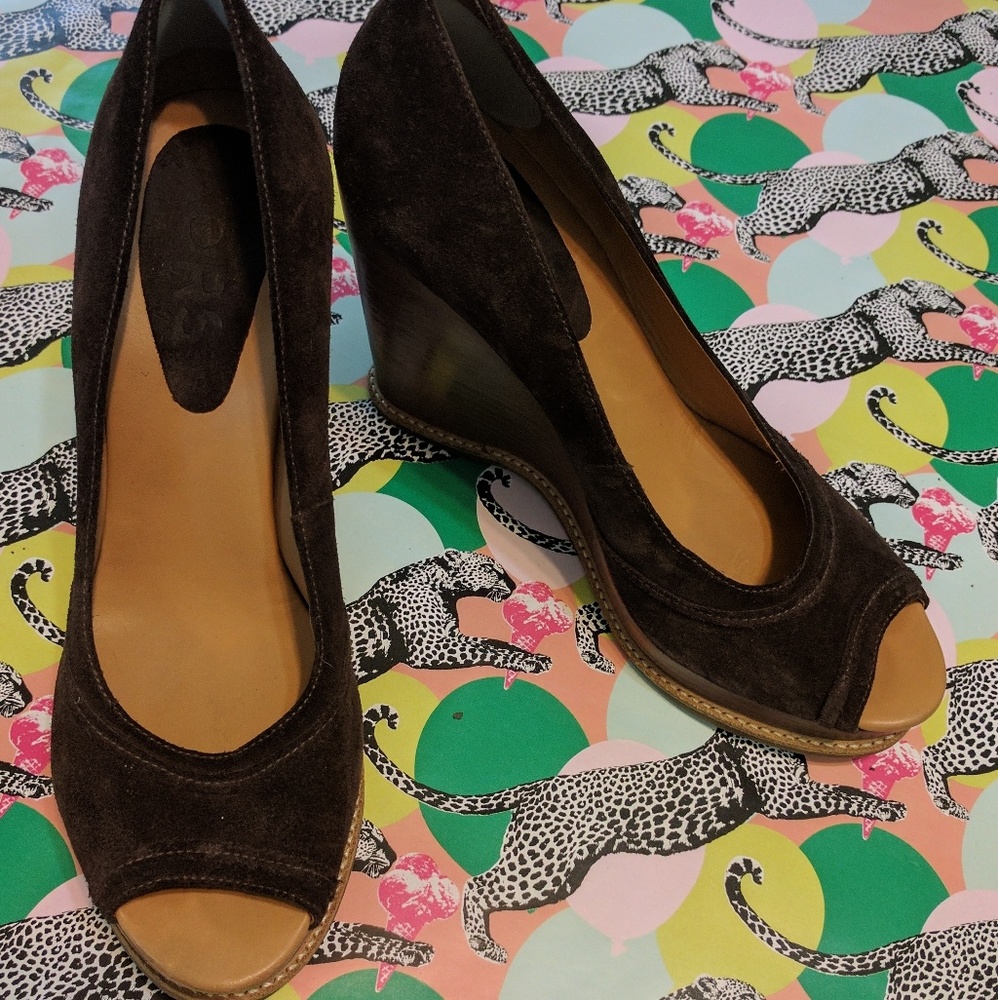 🎉🎉🎉Kors suede wedge