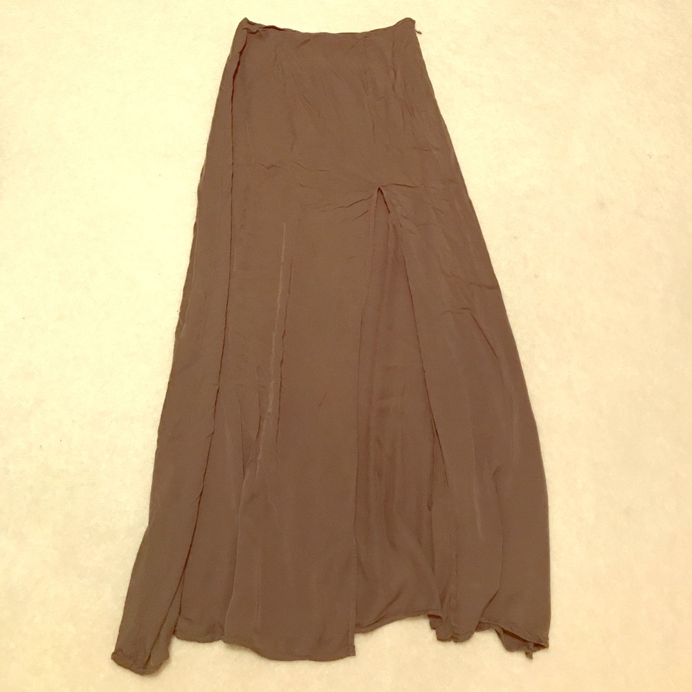 High waisted maxi skirt with thigh-high slit