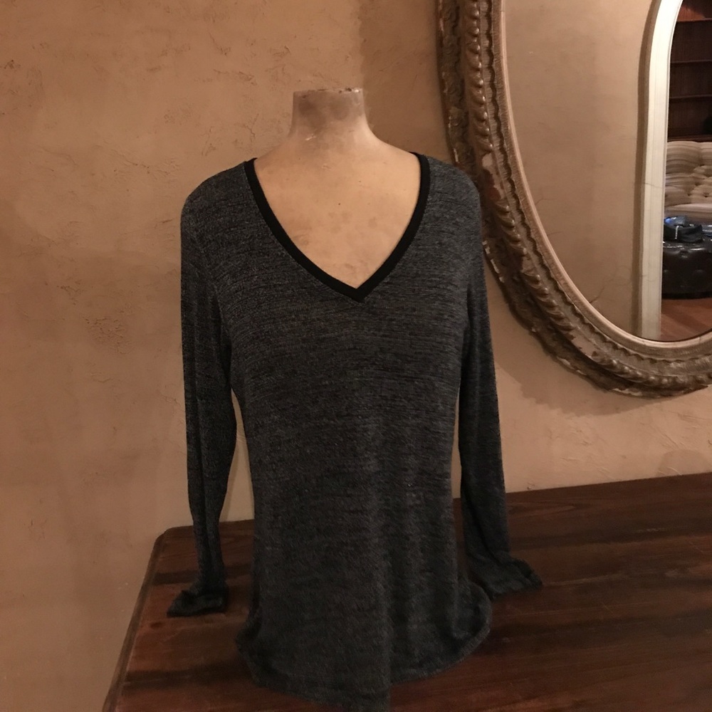 Hard tail light weight black and grey sweater