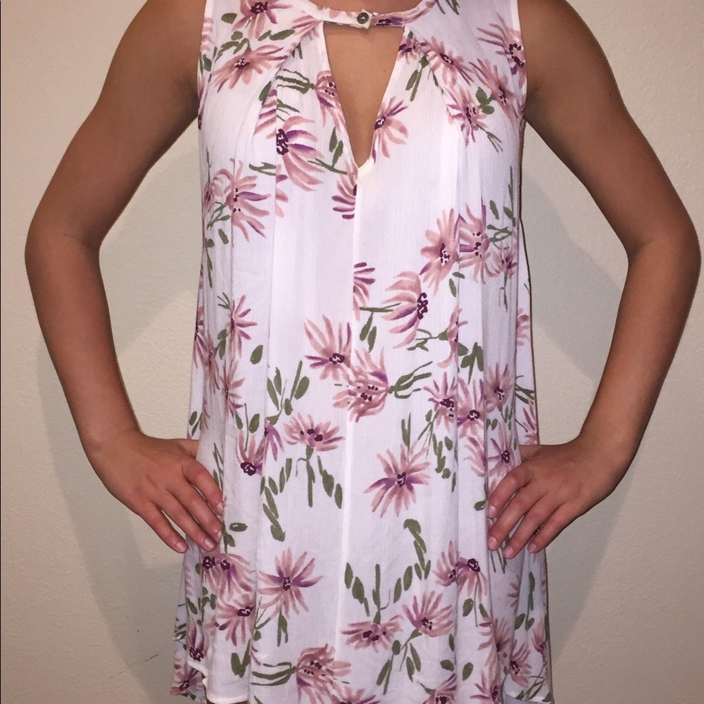 Sleeveless V cut dress
