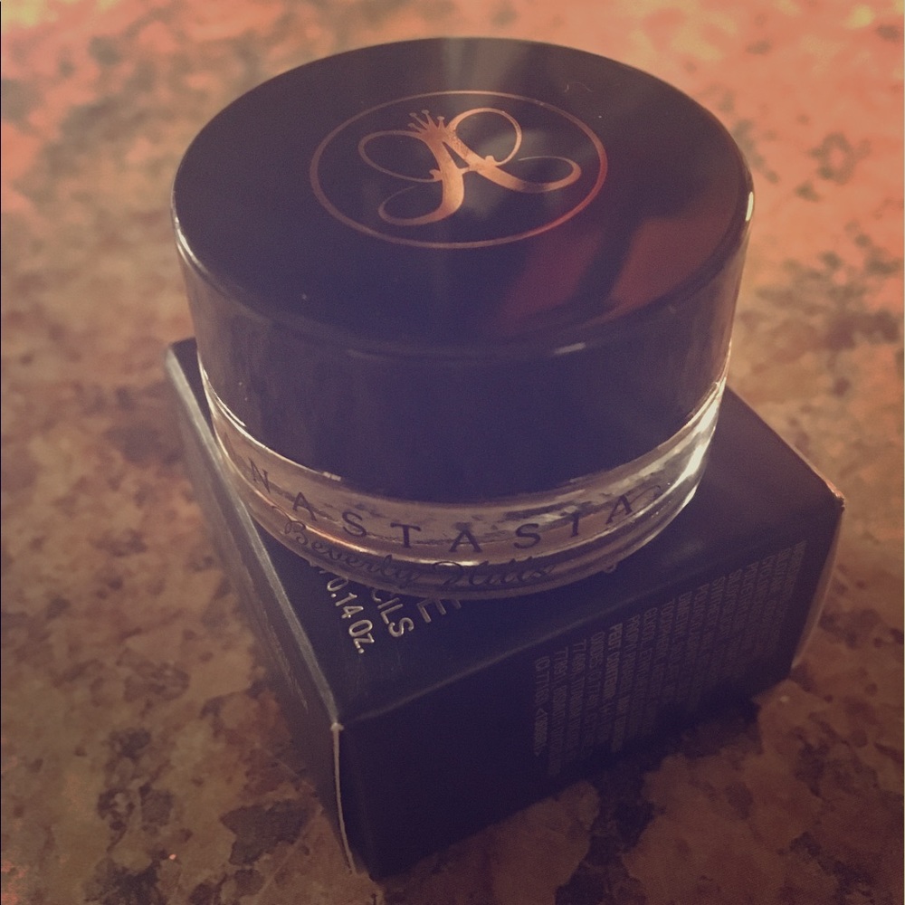 Dipbrow pomade by Anastasia Beverly Hills