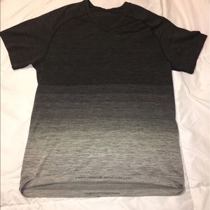Lululemon Men's V-neck Metal Vent