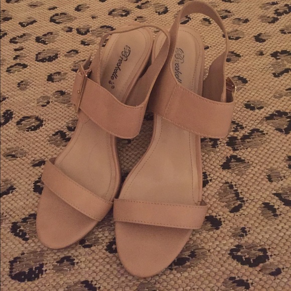 Block Heel Nude Sandals - Picture 2 of 3