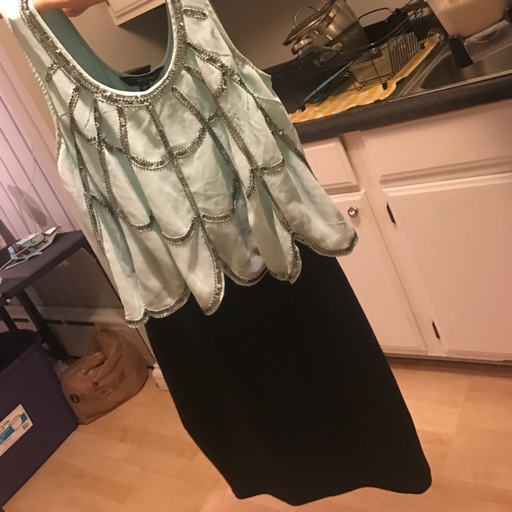 Dress - Picture 2 of 2
