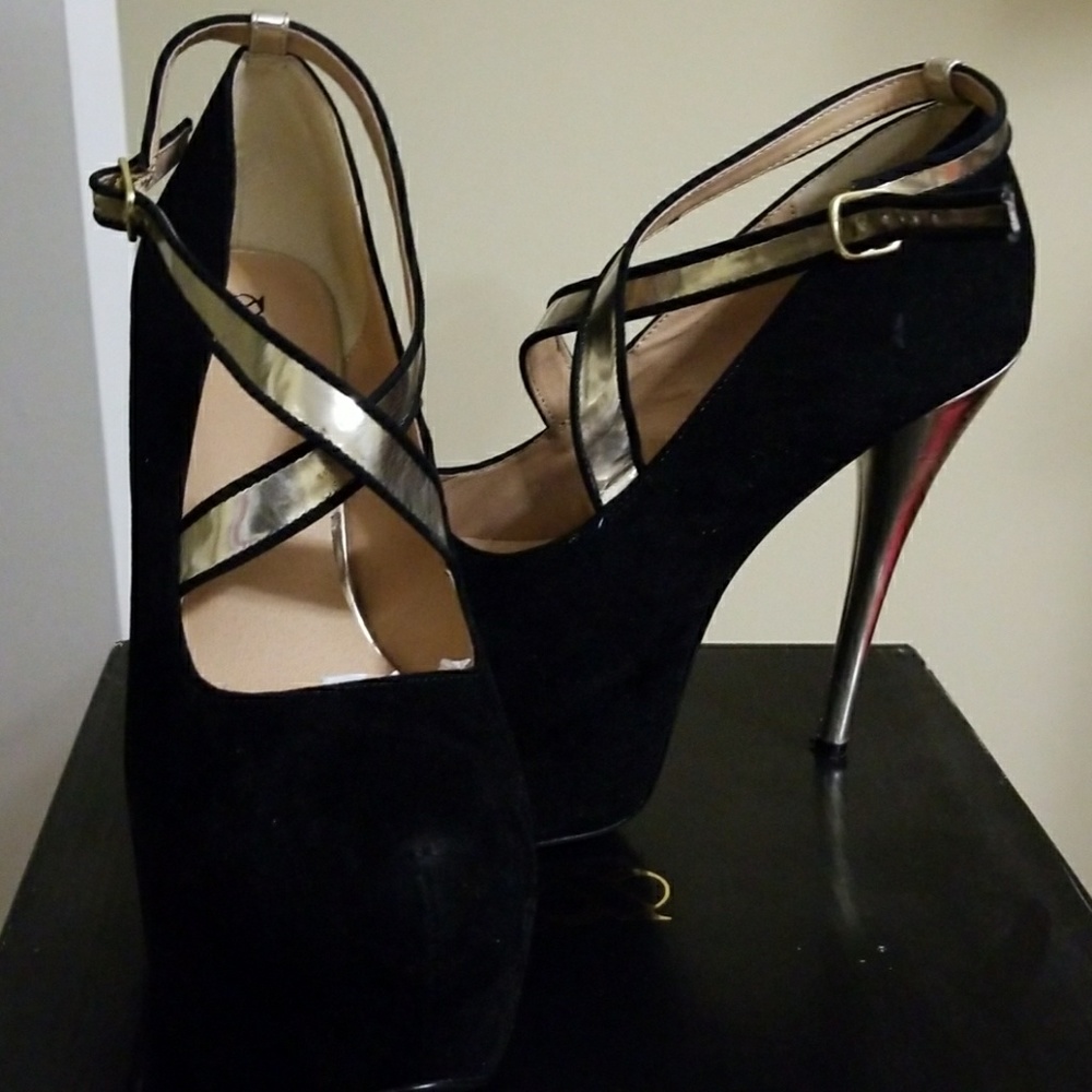 Brand new heels from Shoe Dazzle