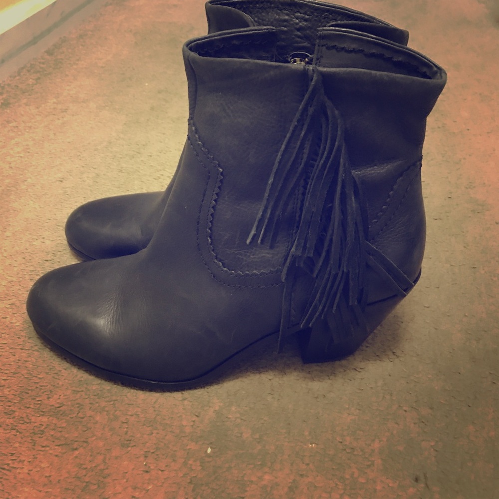Black size 10 booties