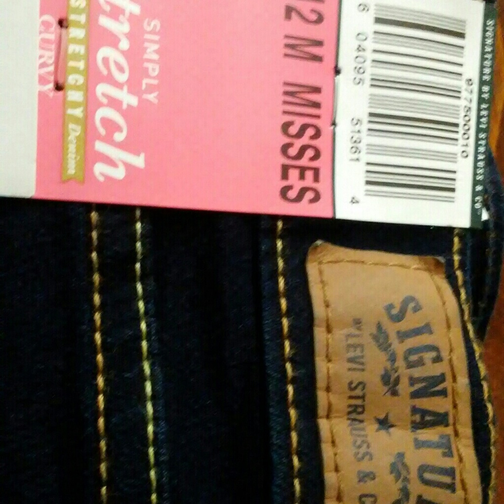Levis misses jeans
