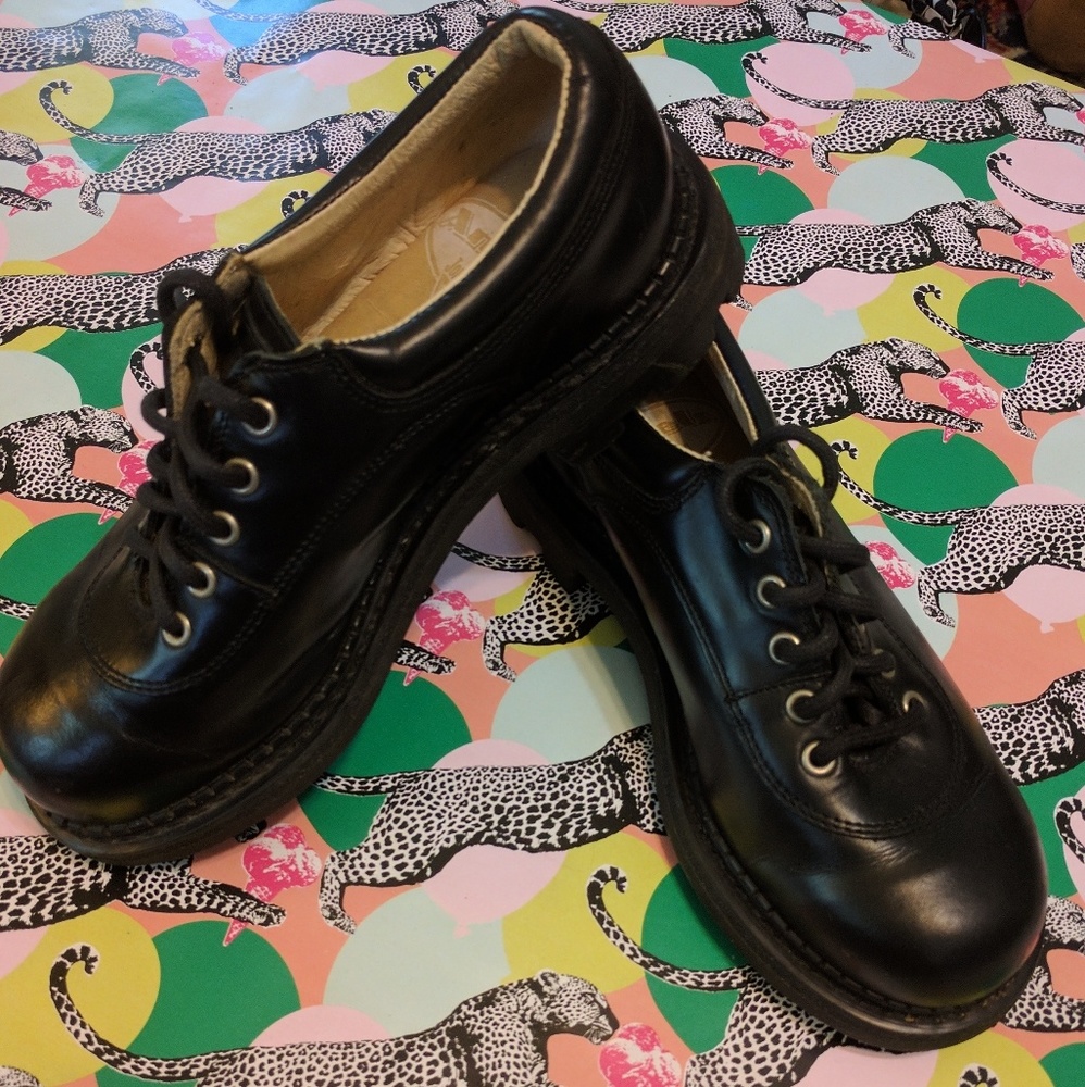 👩👨John Fluevog leather unisex