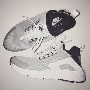 NIKE HUARACHE RUNS. Reduced price :)