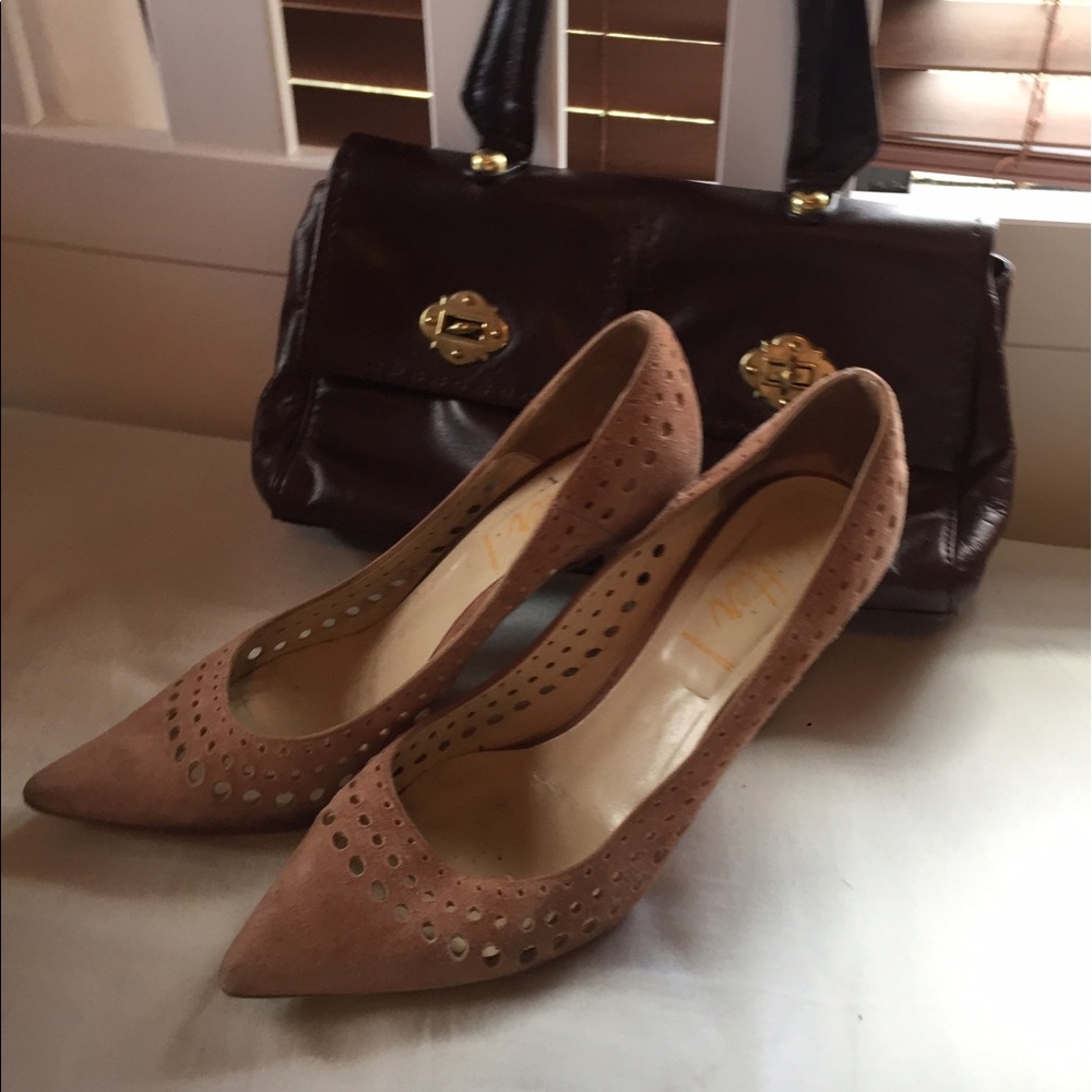 Butter size 8.5 suede pump