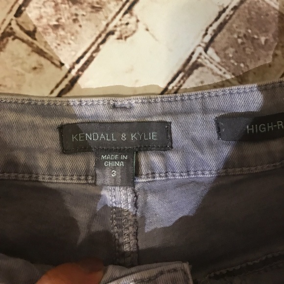 Kendall & Kylie - Picture 2 of 3