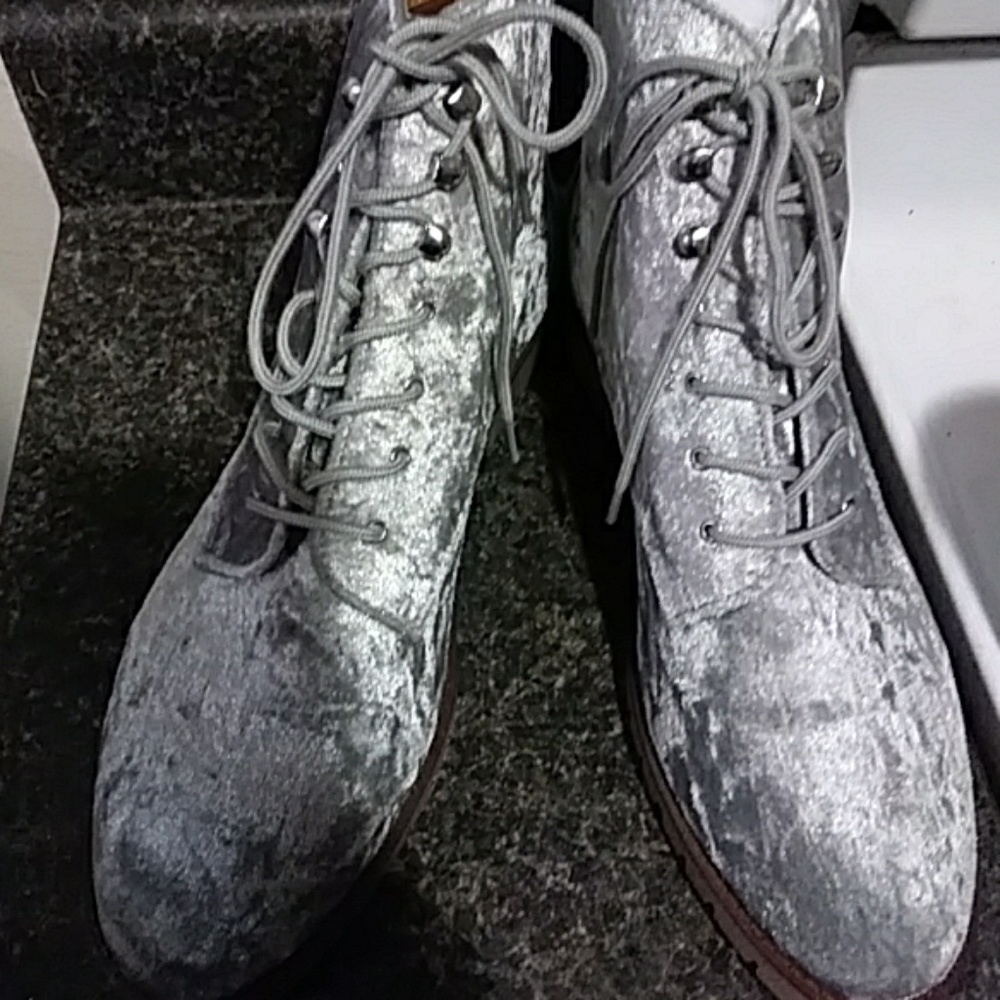 Velvet shoes